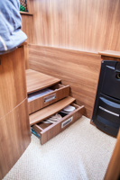 Le Voyageur LVX 1158 / Marches avec tiroirs autour du lit central