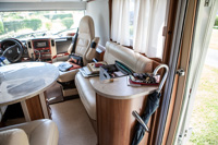 Le Voyageur LVX 1158 / Détails de l'habitacle en configuration réelle. Rien n'est rangé mais la vaisselle est faite...